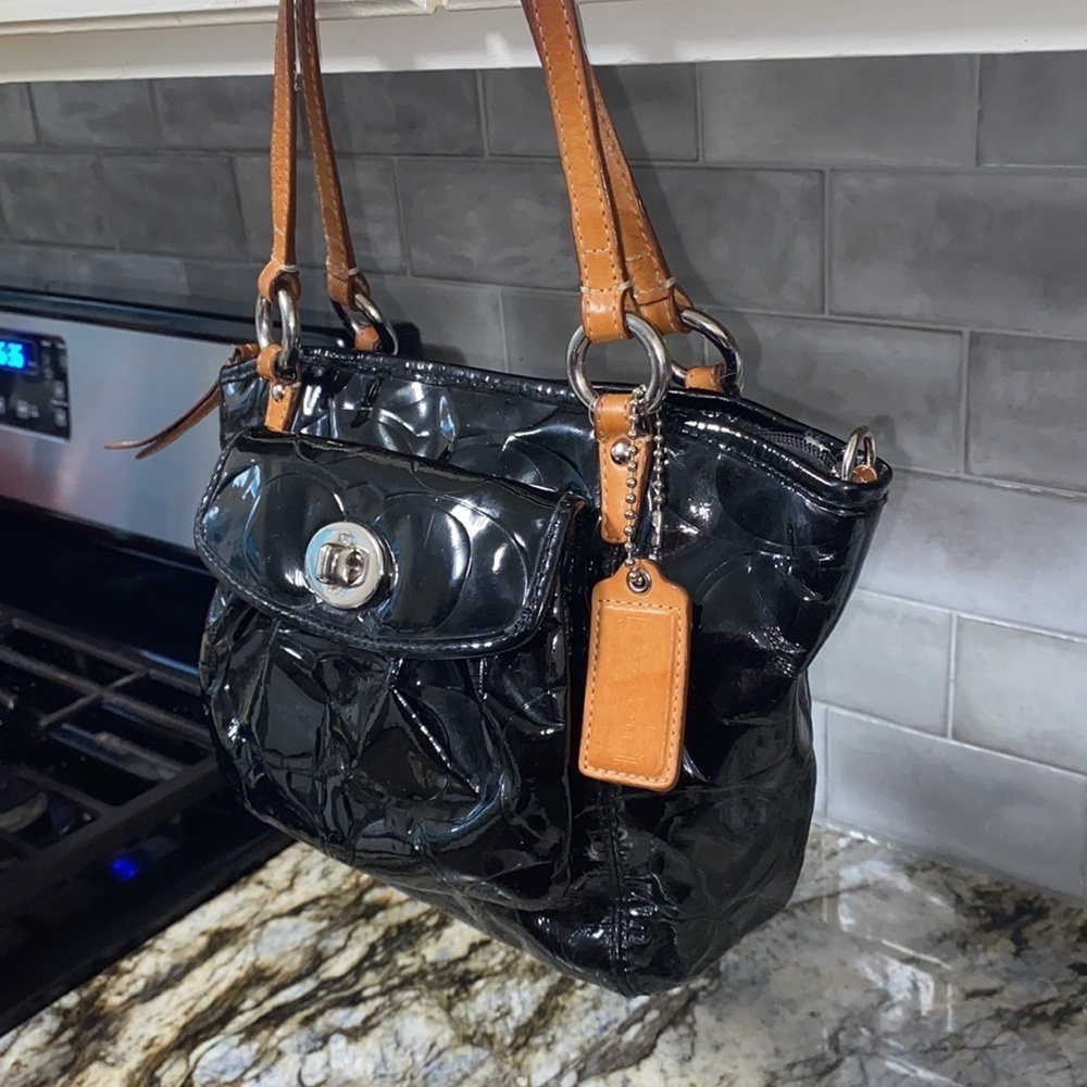 Coach W Signature Embossed Leah Patent Leather Bag - Picture 5 of 11